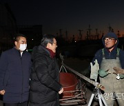 김홍규 강릉시장, 주문진항 어업현장 방문해 애로사항 청취