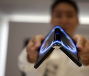 '폴더블+슬라이더블' OLED 첫 공개···360도 접는 폴더블도 선봬  [CES 2023]