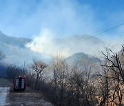 영덕 산불 2시간 만에 진화…헬기 5대 동원(종합)