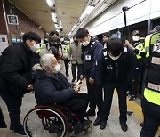 전장연, 19일까지 지하철 탑승 중단…“오세훈 면담 요청”