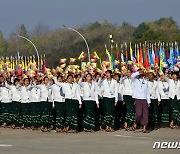 [포토] 미얀마 독립 기념행사에 동원된 시민들