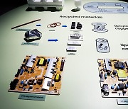 [CES 2023] 삼성, TV로 지속가능 실현… “해양 폐기물 재활용·AI로 전력소비 낮춘다”