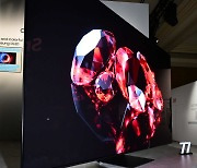 [CES2023 포토]삼성전자 77형 OLED 공개