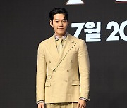 김우빈, 서울 아산병원에 1억원 기부...새해 들려온 훈훈 소식(공식)