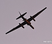 오산기지 상공 비행하는 U-2S 정찰기