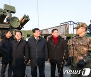 野 국방위원 '방공진지 현장 점검'