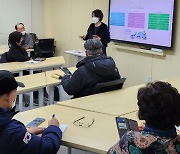 “스마트폰으로 설날 손주 용돈 주려면 열심히 배워야죠”