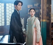 '환혼2' 이재욱·고윤정, 카메라 밖서도 다정한 케미