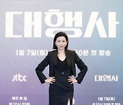 [현장EN:]'대행사' 이보영이 그릴 분투기…"피도 눈물도 없다"