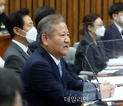 유가족들에게 사과 발언하는 이상민 장관