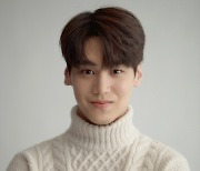 홍승범, '성스러운 아이돌' 리더…김민규와 호흡