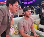 [CES 2023]'MLB 거포' 브라이언트, LG 전시관에 나타난 이유는?