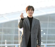 [T포토] 이준호 '달콤한 미니하트'