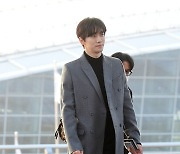 [T포토] 이준호 '완벽한 코트핏'