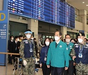 중국발 입국자 인천공항 검역현장 점검하는 한덕수 총리