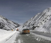 INDIA KASHMIR TRANSPORT ZOJILA PASS OPEN