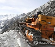 INDIA KASHMIR TRANSPORT ZOJILA PASS OPEN