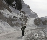 INDIA KASHMIR TRANSPORT ZOJILA PASS OPEN