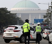 차량 시위 나선 비정규직 노동자들 '노조법 2·3조 개정 촉구'