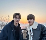 NCT 성찬X쇼타로, 새해 일출 인사 “2023은 우리의 해!”