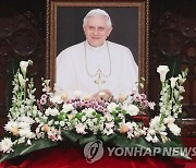 베네딕토 16세 전 교황 추모 미사