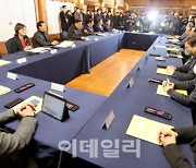 [포토]정진석 비대위원장, "올해 국정개혁 추진 적기…당정 혼연일체로 뛰어야"