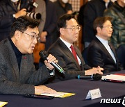 고위당정 참석한 정진석 "혁신도시, 사실상 실패"