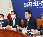 기로에 선 `檢 출석` 이재명… 여론은 누구 손 들어줄까