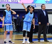 [W올스타] ‘인물 퀴즈’에 등장한 유승희, 두 번이나 못 알아본 WKBL 팬?