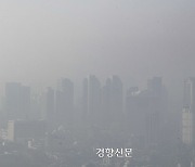 화요일까지 고농도 미세먼지···대기 정체로 PM2.5 농도 올겨울 최악