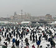 이름값 하는 화천산천어축제…첫날에만 13만 인파