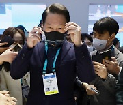 최태원 "SK의 탄소감축 메시지 잘 풀어 전달" [CES 2023]