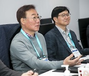 SK이노, CES 현장서 첫 전략회의···친환경 혁신 가속" [CES 2023]