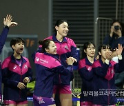 배구황제 김연경, 워엄존에서 동료선수들 응원.