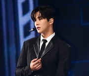 [TEN 포토] SF9 로운 '잘생긴 비밀요원'