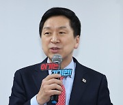 캠프 개소식 인사말 하는 김기현 의원