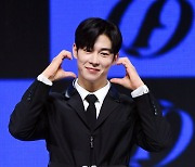 [포토]SF9 주호, 깜찍하게 하트!