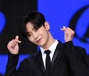 [포토]SF9 로운, 많이 사랑해 주세요!