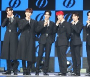 [SC현장] "콘셉트 끝판왕"…SF9, 로운 합류로 완성한 '퍼즐'(종합)