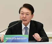 尹 "보편 복지는 '공익성' 충분해야…이념·선거 안돼" [2023 업무보고]