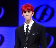 [포토] SF9 휘영, '빨간 머리로 파격 변신'