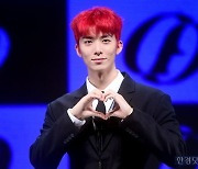 [포토] SF9 휘영, '빨간 머리도 완벽 소화'