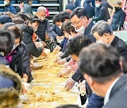 '쫄깃달콤한 함안곶감' 3년 만에 열린 대면 축제 성료 [함안소식]