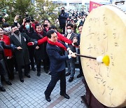 與당권 '3파전'… 윤심 업은 金, 수도권 파워 安, 여론조사 1위 羅