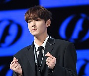 SF9 주호 ‘사랑의 하트’ [MK포토]