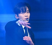 SF9 로운, 여심 붙잡는 눈빛 [포토엔HD]