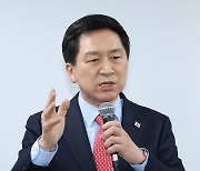 인사말하는 김기현 의원