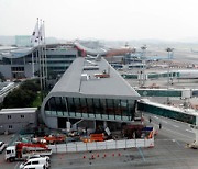 美 위성 잔해물 떨어진다…김포·인천공항 이륙 1시간 지연