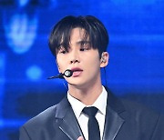 SF9 로운,'감미로운 목소리로' [사진]