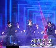 [포토] SF9 '카리스마 무대'